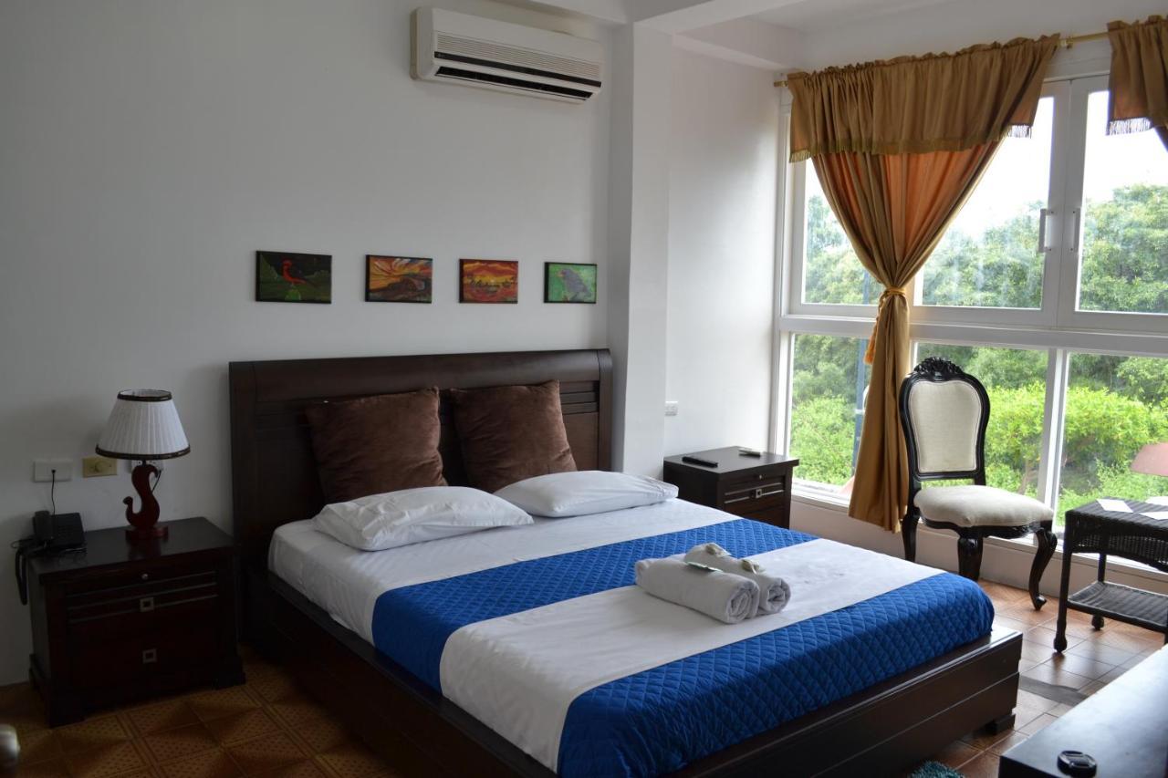 Flightless Cormorant Hotel Puerto Ayora  Ngoại thất bức ảnh